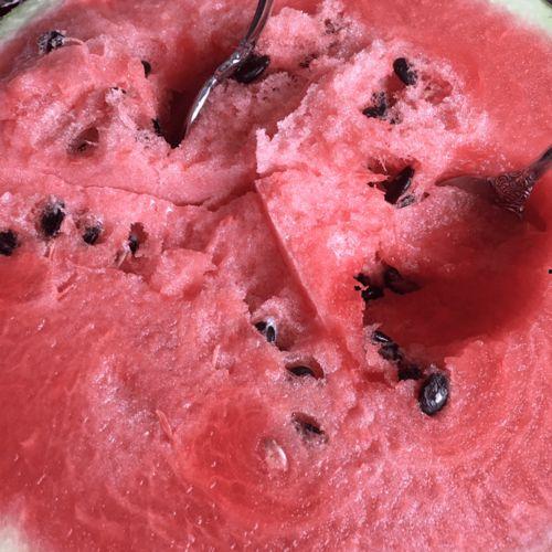 吃瓜痰里有血,揭秘吃瓜引发的肺部警示