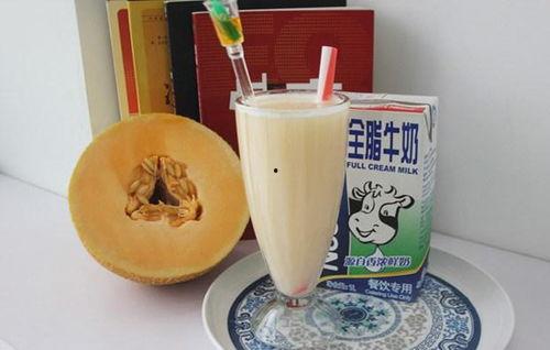 哈密瓜跟牛奶可以吃吗,健康美味两不误
